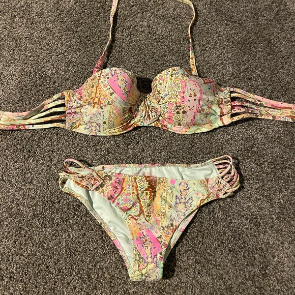 🌴Paisley bikini🌴 - Picture 1 of 8